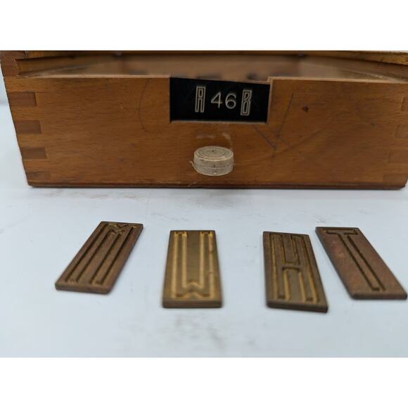 Gravograph Miscellaneous BRASS letters Typeset Printer 1 1/4 tall 1.5 LB woodbox - Picture 2 of 8